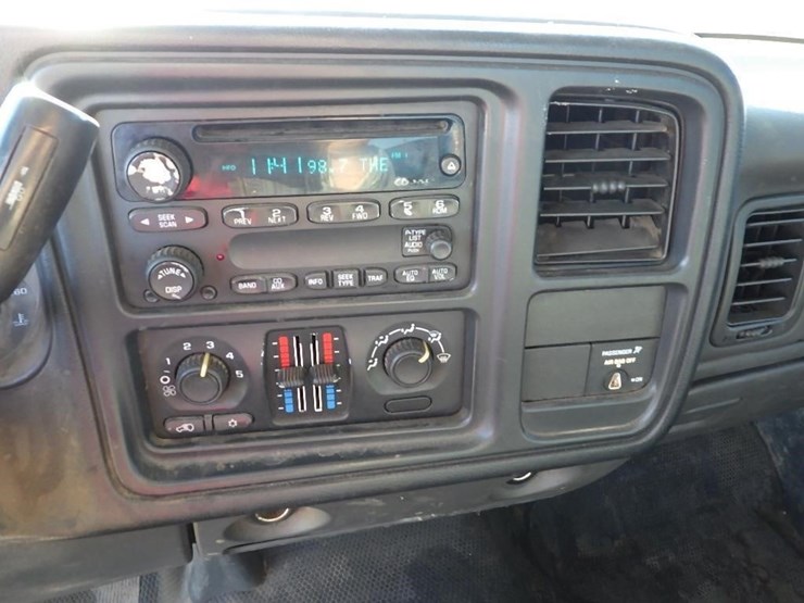 2006-chevrolet-2500-image-17