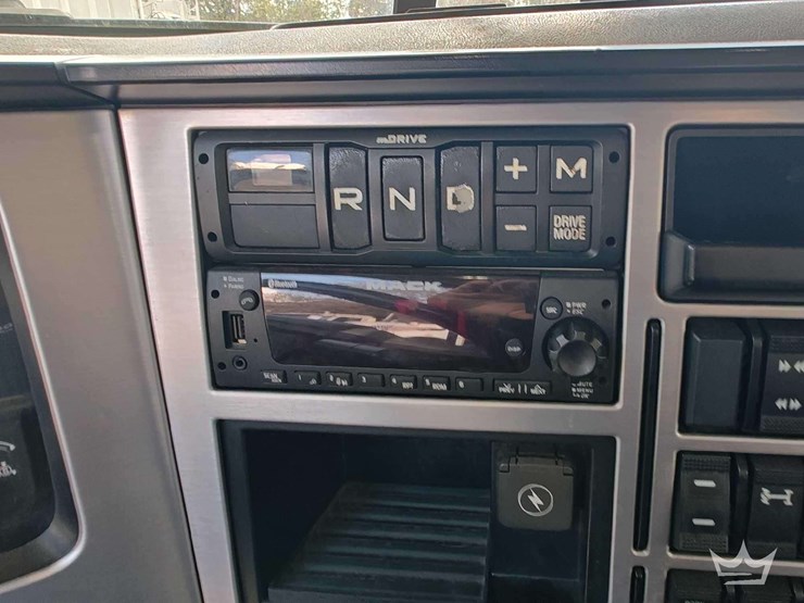 2022-mack-anthem-t/a-wet-kit-day-cab-truck-tractor-image-17