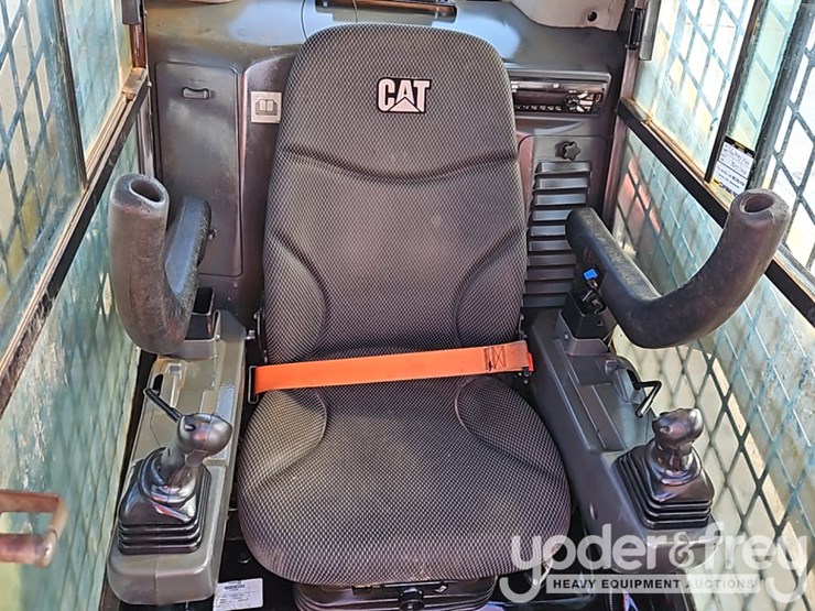 2020-caterpillar-259d3-image-25