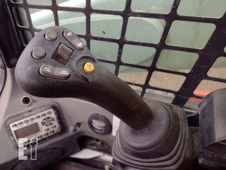 2017-bobcat-t740-image-9