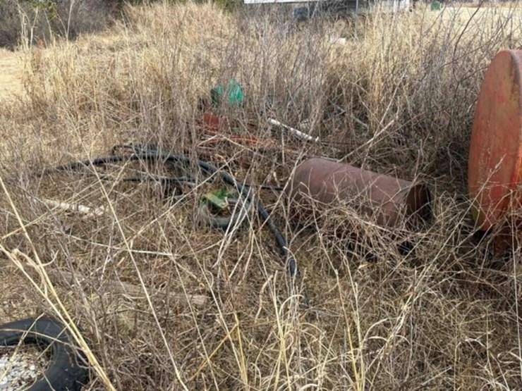 2-fuel-tanks-&-scrap-iron-image-3