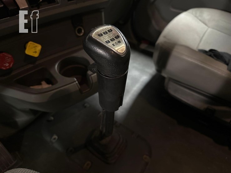 2018-kenworth-t680-image-21