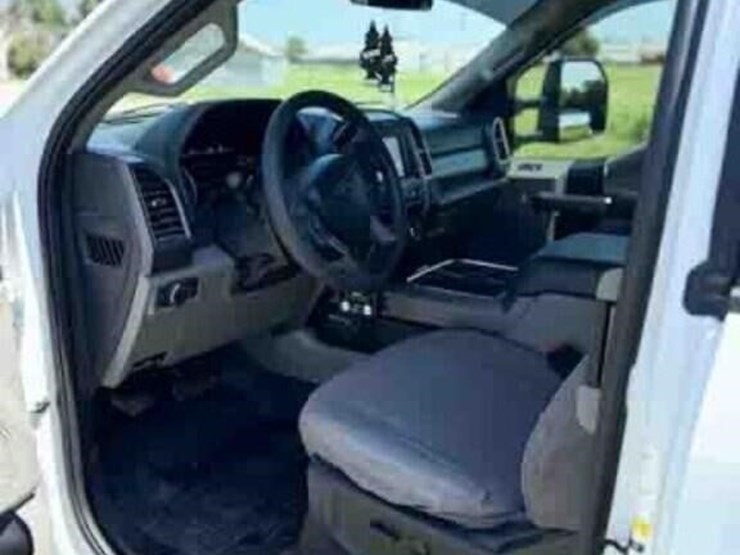 2022-ford-f550-xlt-image-5