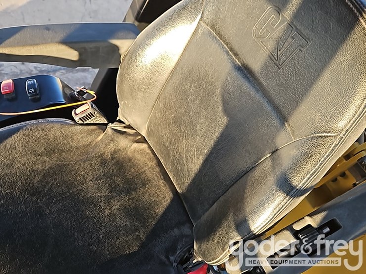 2024-caterpillar-cs10gc-image-22