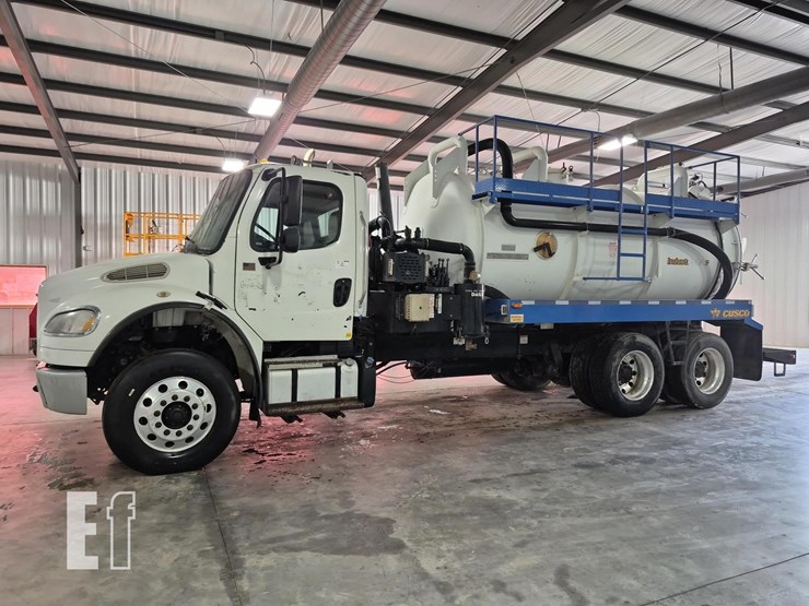 2014-freightliner-business-class-m2-106-image-1