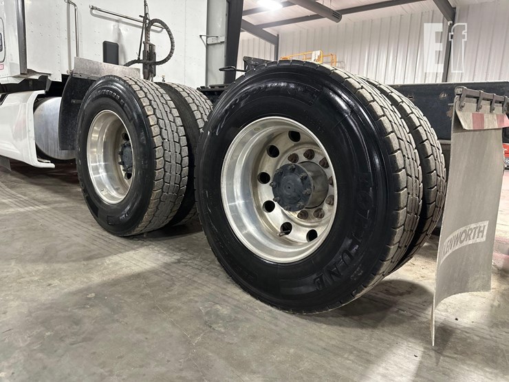 2018-kenworth-t680-image-31