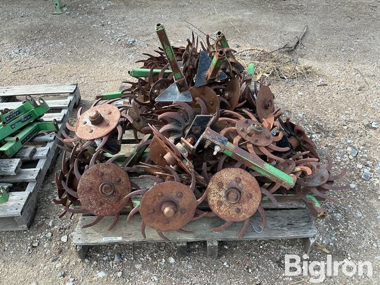 john-deere-max-emerge-planter-opening-units-image-8