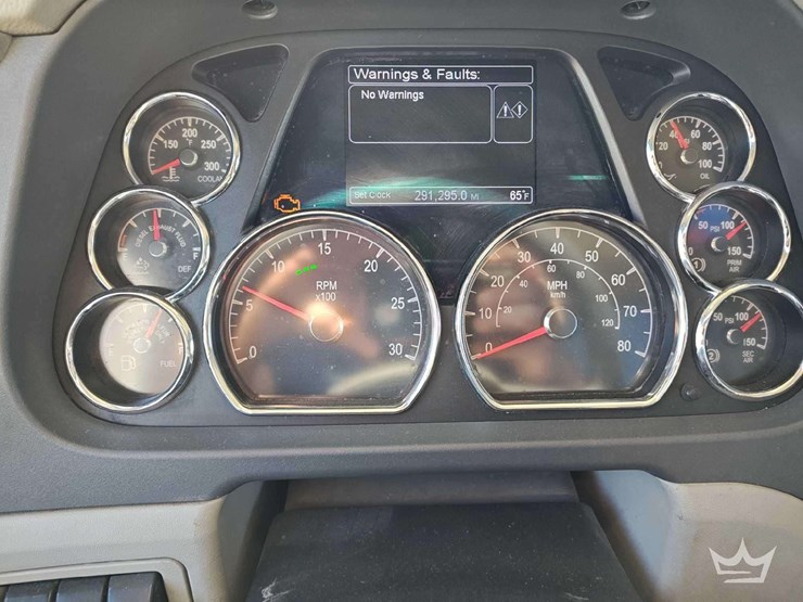 2022-peterbilt-567-image-48