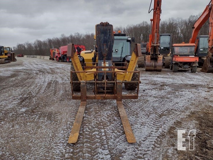 2015-caterpillar-tl1055c-image-2