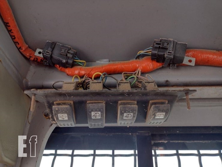 2005-caterpillar-d4g-xl-image-10