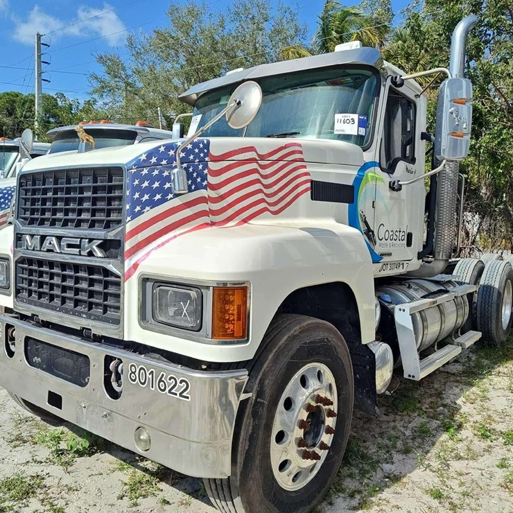 2022 Mack Pinnacle T/A Wet Kit Day Cab Truck Tractor
