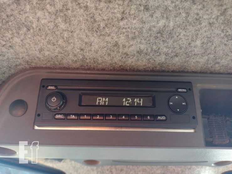 2021-deere-650k-lgp-image-9