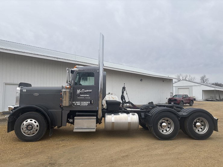 2006-peterbilt-379-image-2