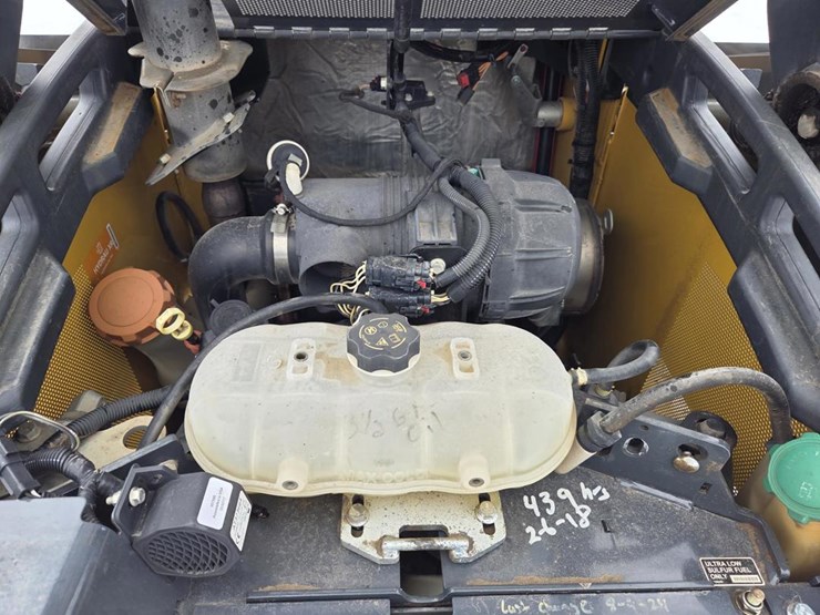 2017-deere-320e-image-20