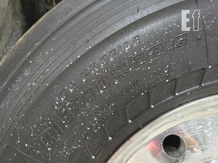 2013-caterpillar-ct660s-image-27