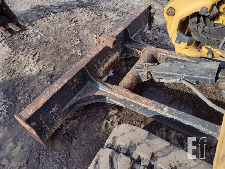 2013-deere-35d-image-24