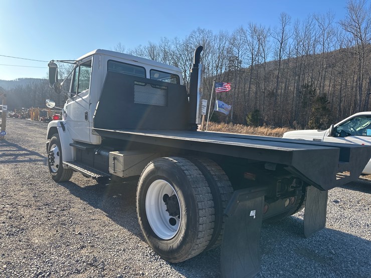 2000-freightliner-fl70-image-4