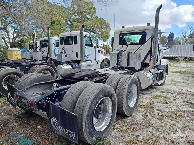 2020-mack-anthem-t/a-wet-kit-day-cab-truck-tractor-image-3