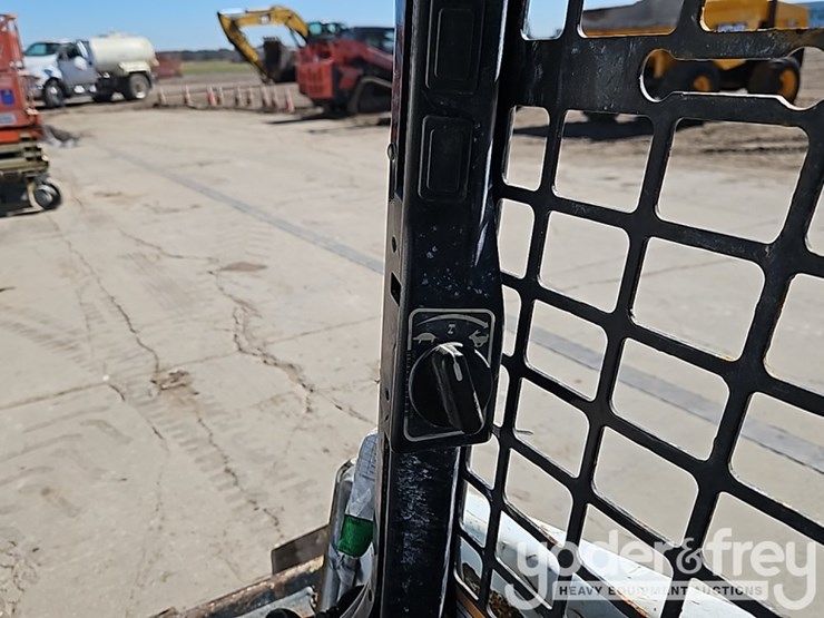 2019-bobcat-t450-image-27