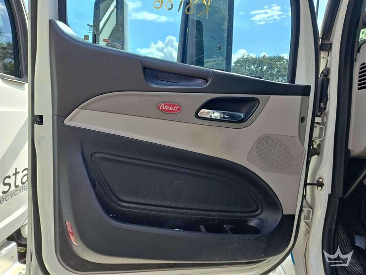 2023-peterbilt-567-t/a-wet-kit-day-cab-truck-tractor-image-19