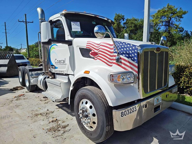 2023-peterbilt-567-image-2