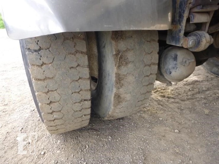 2000-peterbilt-330-image-28