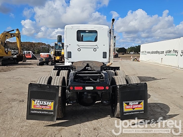 2020-peterbilt-567-image-17