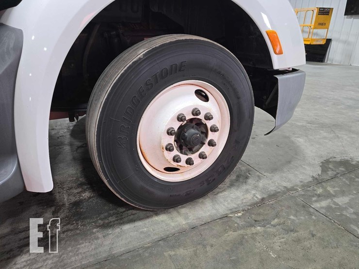 2017-peterbilt-579-image-13