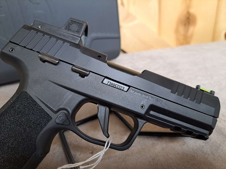 sig-sauer-p322-.22-lr-semiauto-pistol-image-12