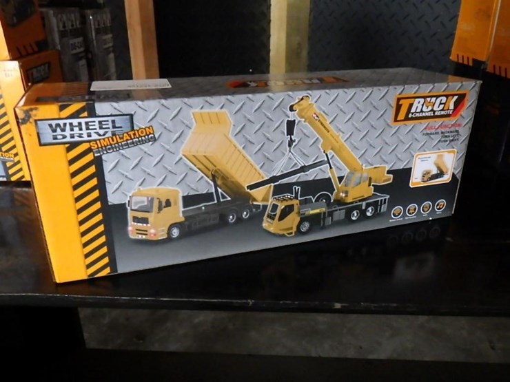 sklp-mixer-truck-toy-image-2