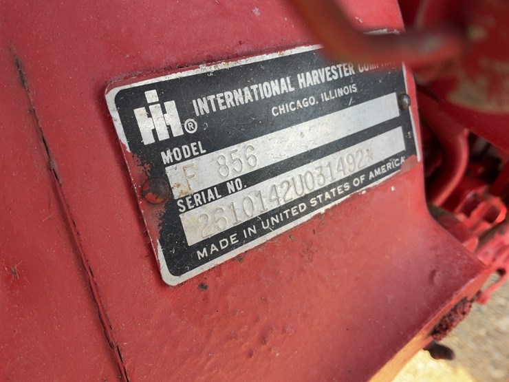 1970-ih-farmall-856-tractor-image-61