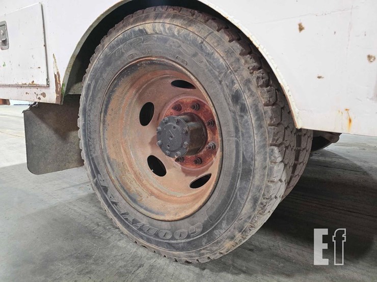 1999-ford-f550-image-26