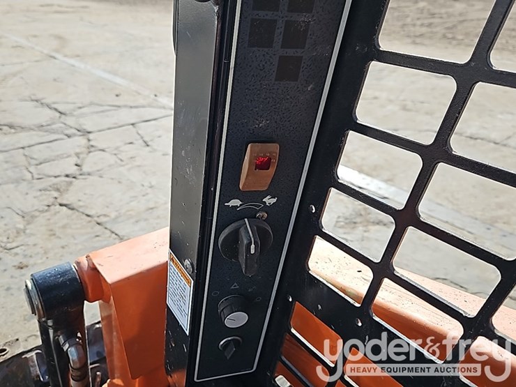 2019-gehl-r105-image-18