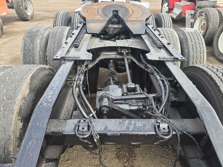 2012-mack-granite-gu813-image-34