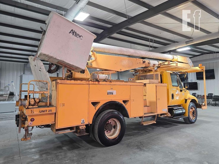 2002-international-durastar-4400-image-3