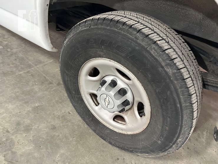 2018-chevrolet-express-2500-image-26