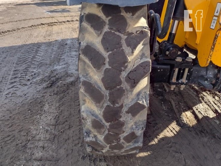 2017-jcb-510-42-image-21