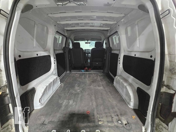 2014-nissan-nv200-image-17