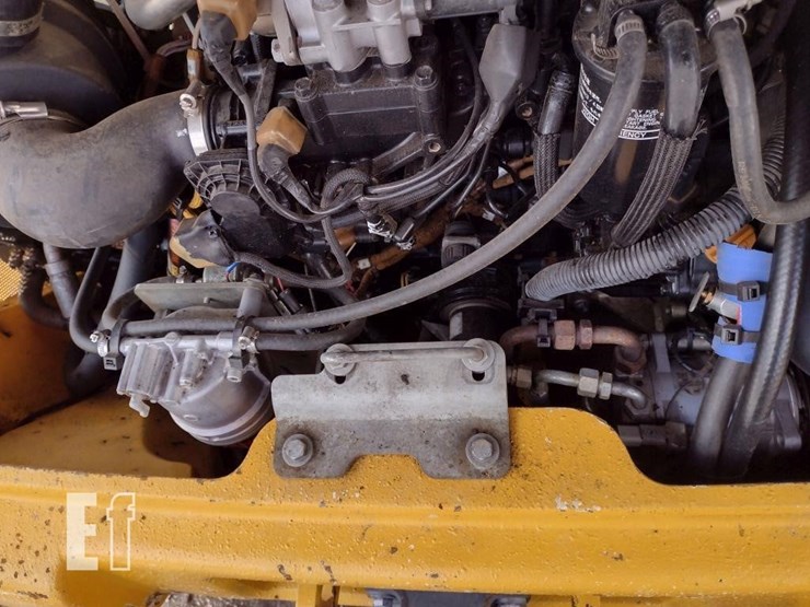 2021-deere-304l-image-27