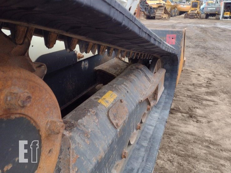 2017-bobcat-t740-image-32