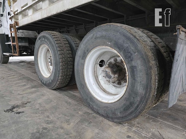 2016-freightliner-114sd-image-34