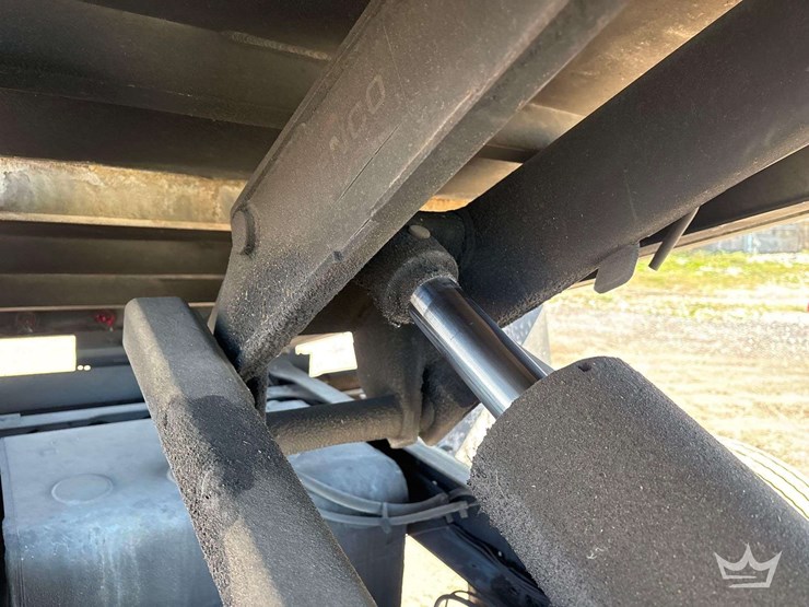 2006-isuzu-npr-image-26