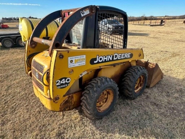 2005-john-deere-240-image-5