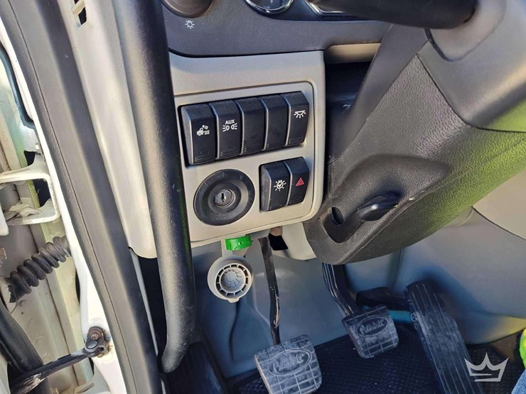 2022-peterbilt-567-image-15