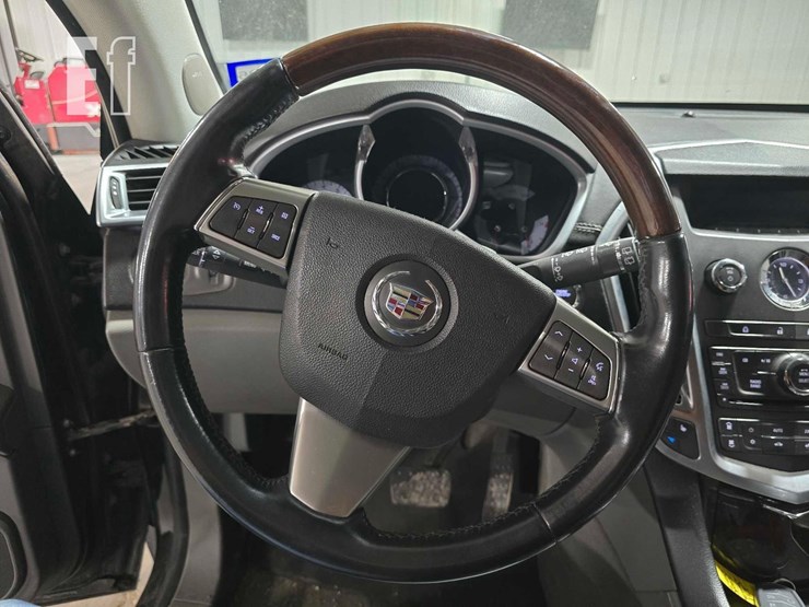 2011-cadillac-srx-image-10