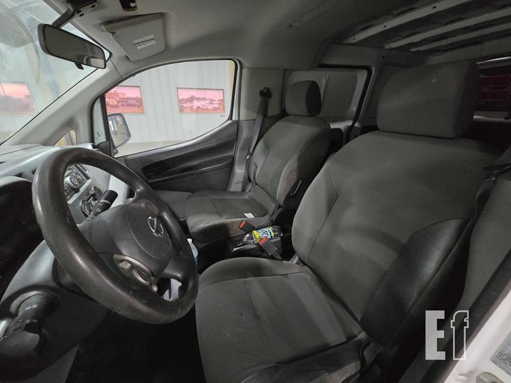 2014-nissan-nv200-image-9
