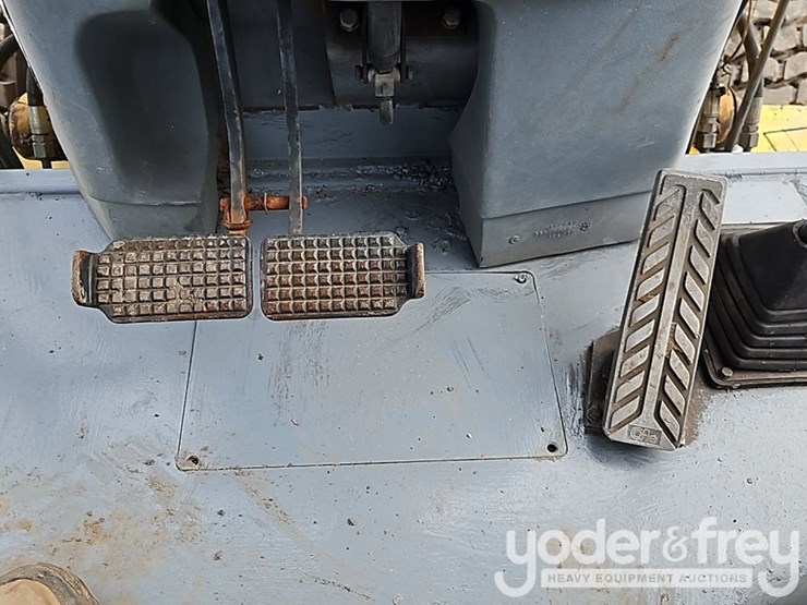 new-holland-lb110-image-28