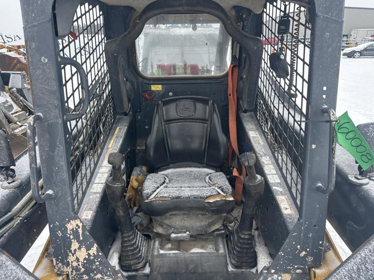 2017-deere-320e-image-34