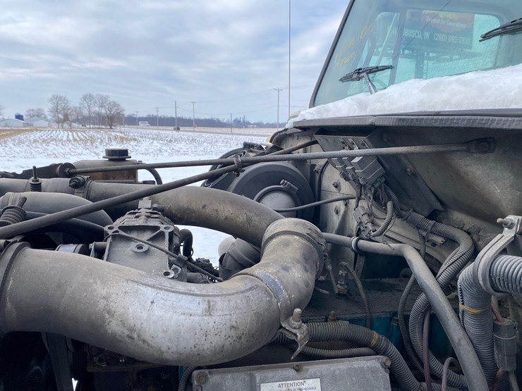 2001-case-ih-4900-image-23