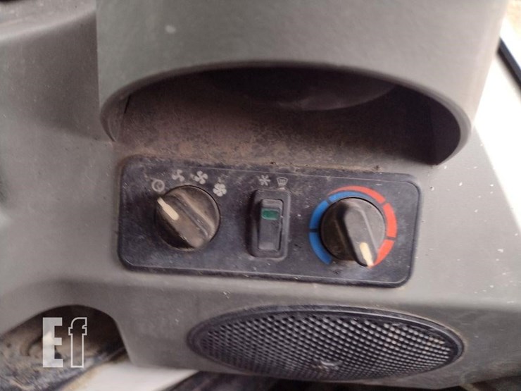 2017-bobcat-t740-image-12